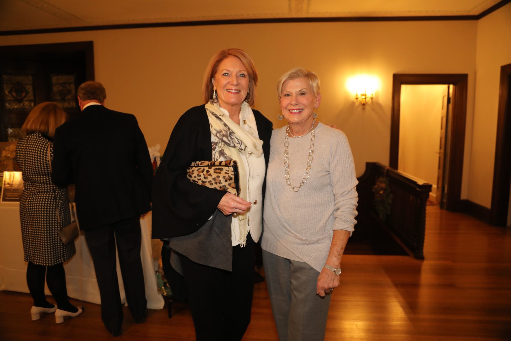 Jackie Archambauls, Dolores Stefanik